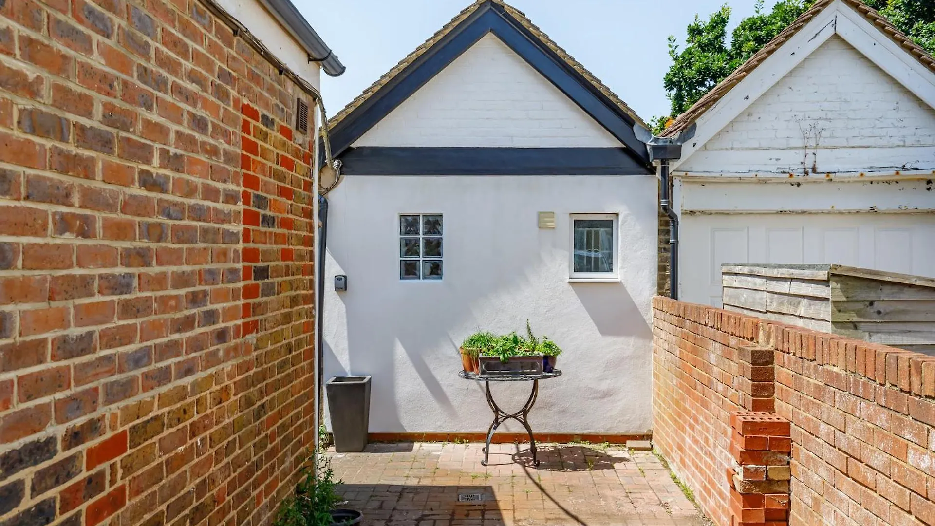The Artists Studio - With Unique Japanese Garden Brighton Apartment